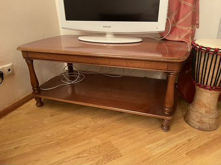 Журнальный стол из массива