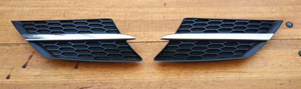 Решетка радиатора L+R Toyota Rav 4