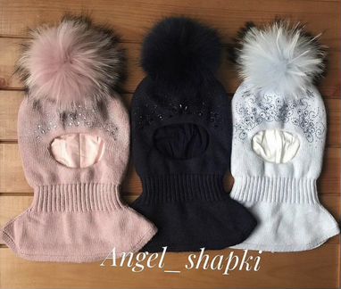 Шапка шлем с натуральным помпоном