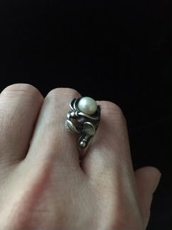 Серебряное кольцо с жемчугом