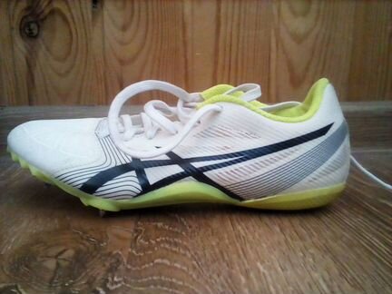 Шиповки Asics для спринта