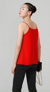 Летний ярко-красный топ