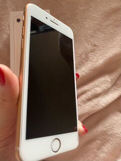Телефон iPhone 8