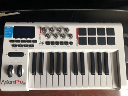 M-audio axiom PRO 25