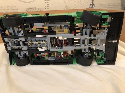 Lego Technic гоночный автомобиль