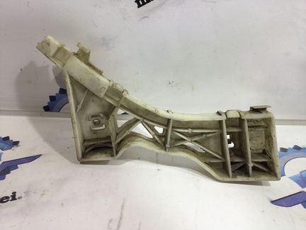 Направляющая переднего бампера левая Mazda 3 BK