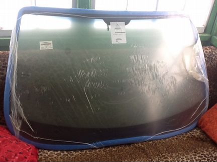 Стекло лобовое на Aston Martin DBS новое