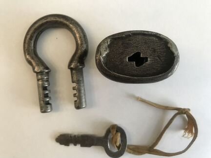 Антикварный замок