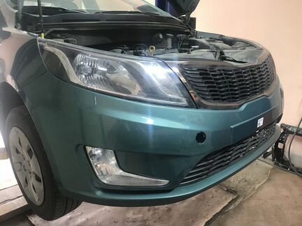 Kia Rio 3 бампер цвет зелёный