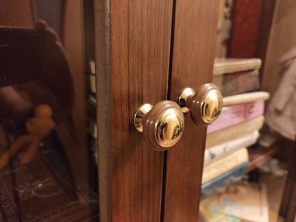 Два деревянных шкафа