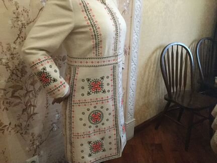 Пальто-плащь белое (ангора) с вышивкой