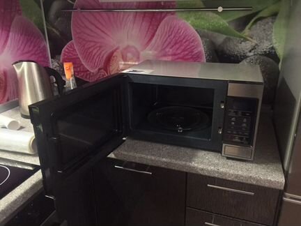 Холодильник и микроволновка комплект