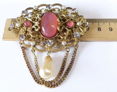 Красивая очень крупная королевская брошь с подвеск