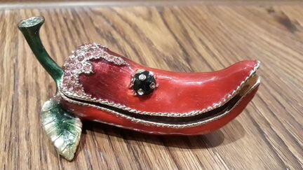 Шкатулка из эмали 