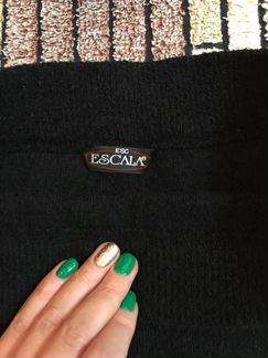 Черная юбка с вышивкой