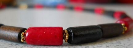 Элегантные деревянные бусы (чокеры)