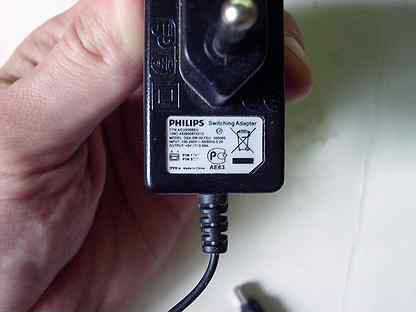 Зарядка телефона филипс. X1560 Xenium зарядник. Зарядка Филипс Xenium x130. Philips Xenium зарядное устройство. Зарядка для Philips Xenium 9@9++.