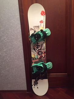 Сноуборд с креплениями и ботинками