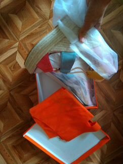 Босоножки на танкетке новые