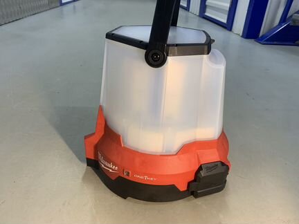 Прожектор milwaukee ONE-KEY 2146-20 M18 4400 лм