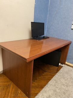 Письменный рабочий офисный стол массив