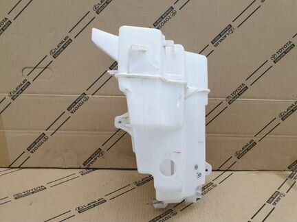 Бачок омывателя Toyota Rav4 45