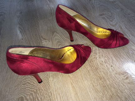 Туфли женские, красные