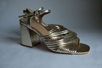 Босоножки Stradivarius