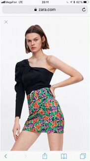 Чёрный топ с открытым плечом Zara